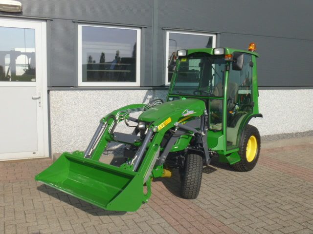 John Deere 2025R 4wd HST