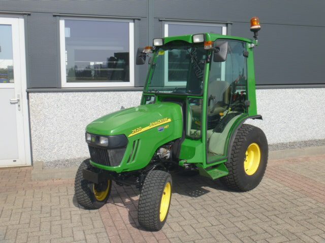John Deere 2520 4wd HST