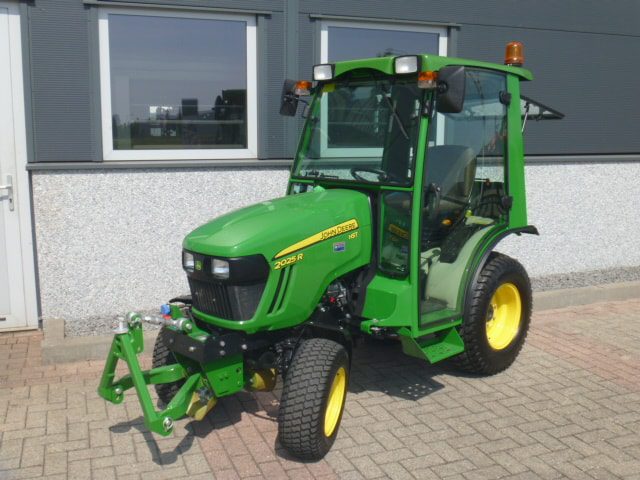 John Deere 2025R 4wd HST