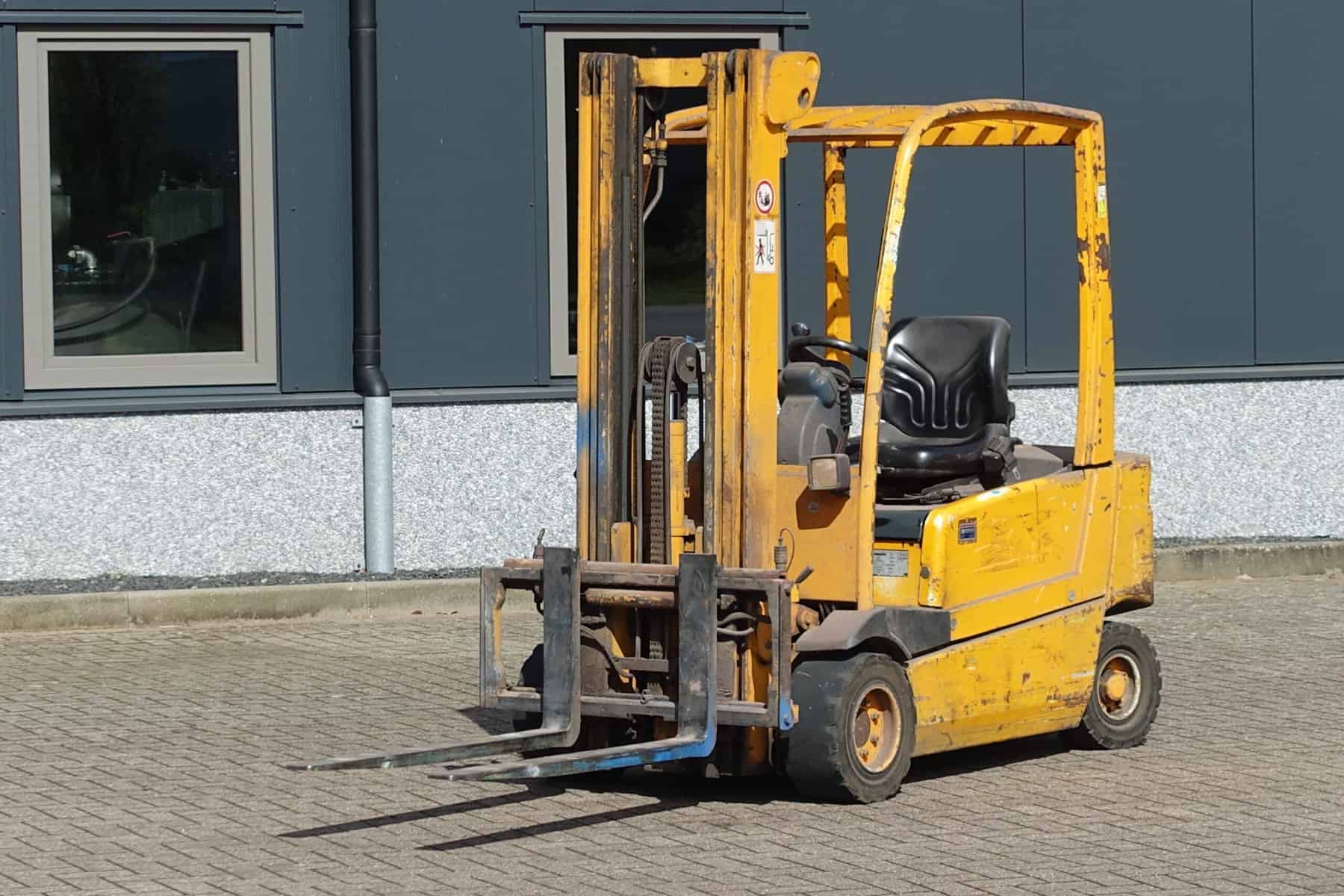 Komatsu FB20-2E