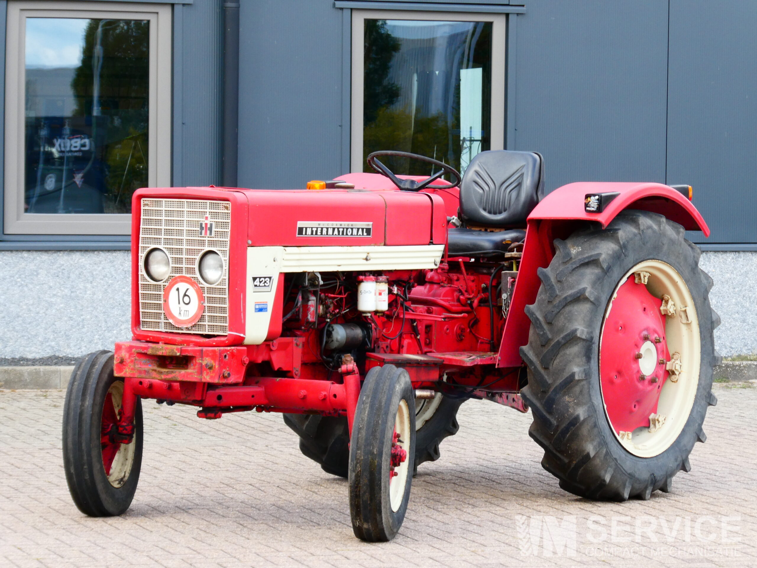 International 423 2wd