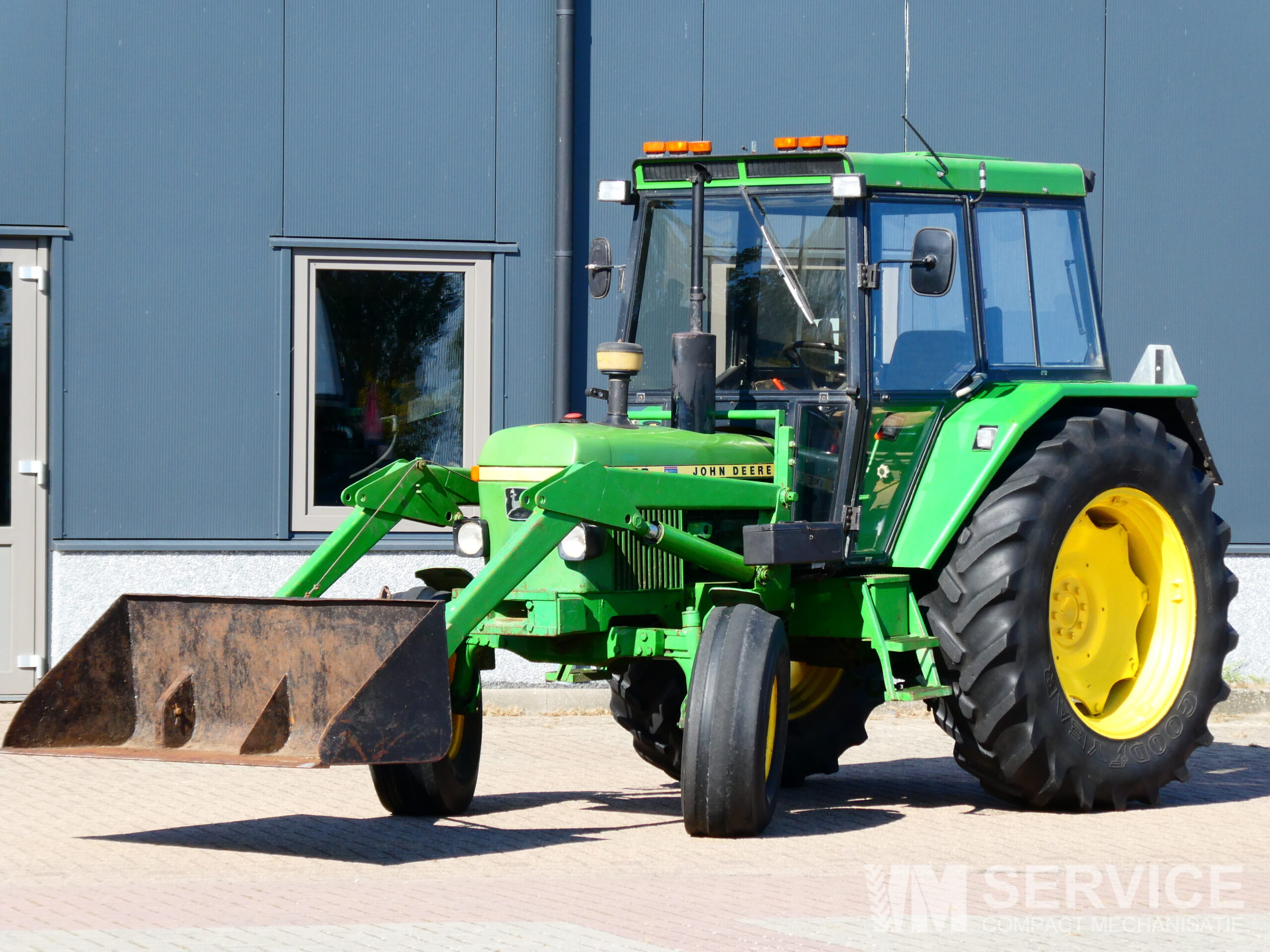 John Deere 2130 2wd