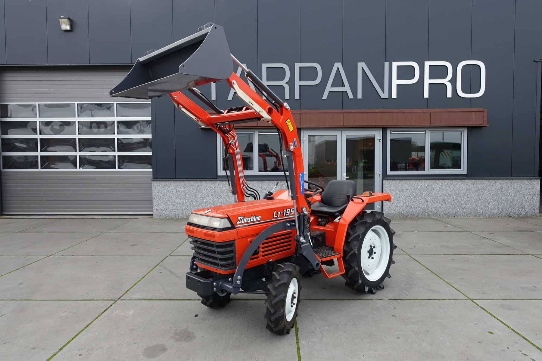 Sunshine L1-195 トラクター 赤 Kubota Sunshine L1-255 4wd • VM Service